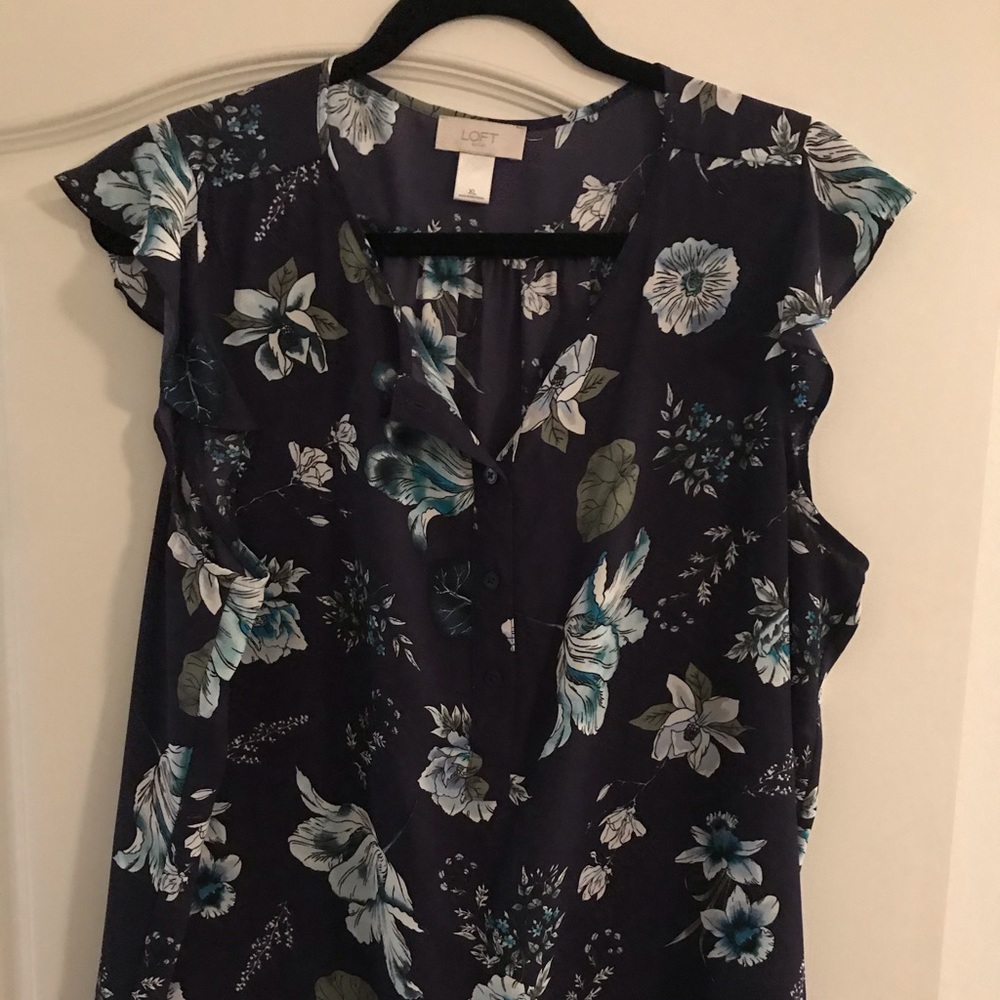 Flowery Sleeveless blouse